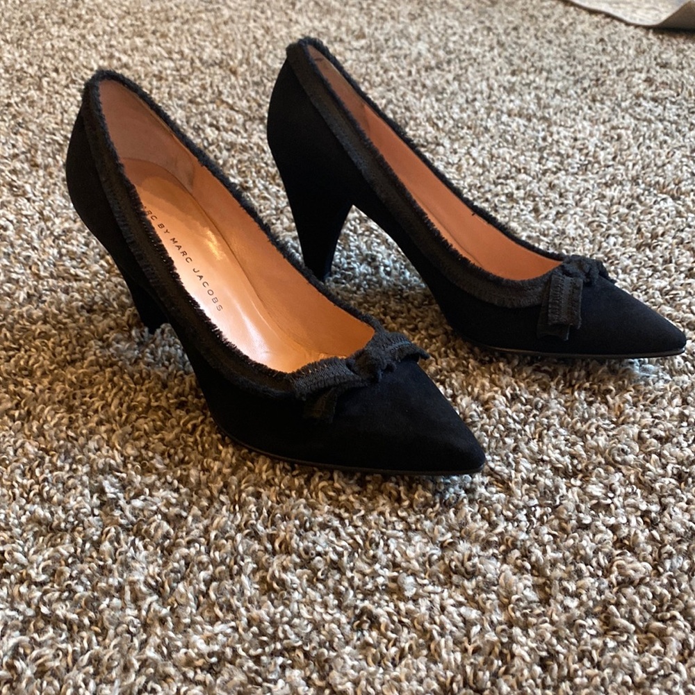 Marc Jacobs Y2K black suede pumps with bow in original box size 8.5